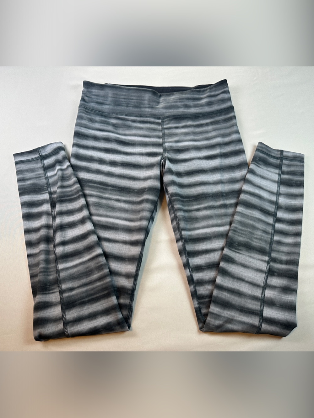 Under Armour Women’s Running Leggings Pants Black and Gray Athletic Small
